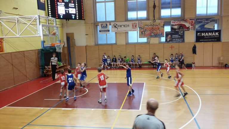 U12 venku proti KM střídali dobré úseky s ukřivděností a odevzdáním