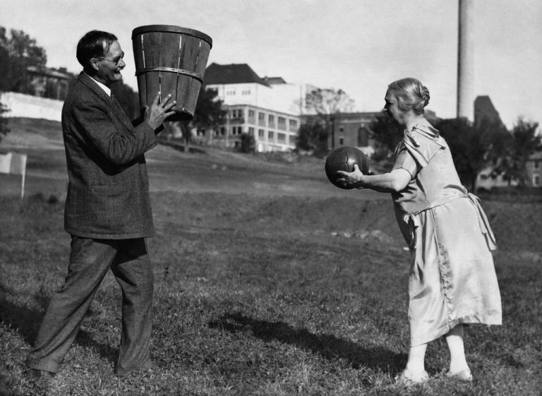 BASKETOVÝ KVÍZ Historie a fakta  TÉMA 1: Nejstarší historie basketbalu